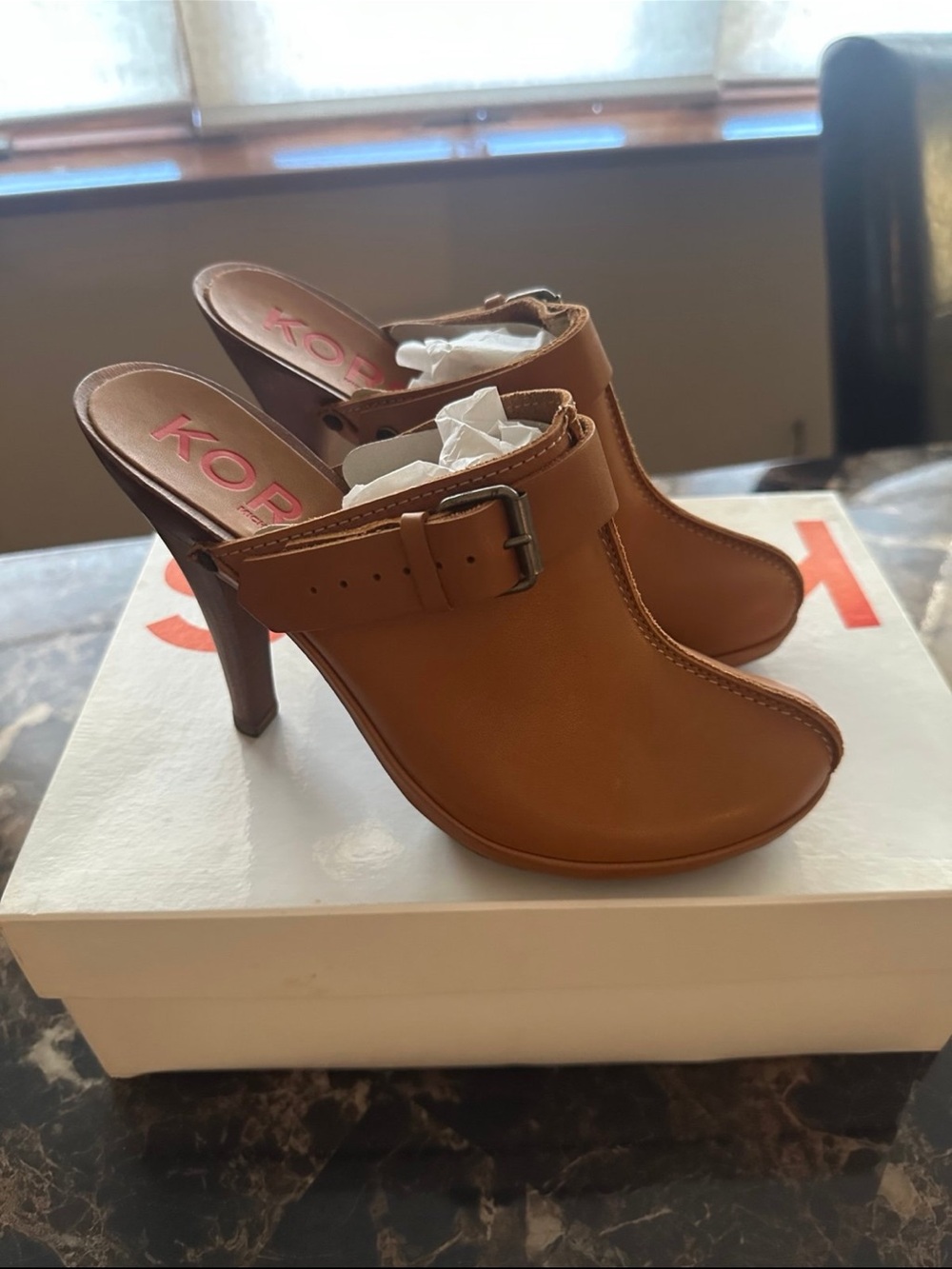 BRAND NEW WITH BOX MICHAEL KORS BROWN LEATHER WOOD HEEL BUCKLE CLOGS size 7 M